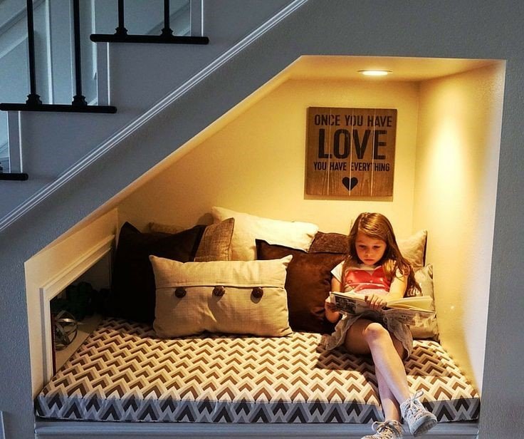 reading-corner-under stairs-space