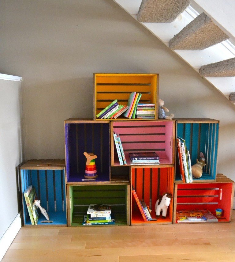 wooden-crates-place-for-pets-under stairs-space