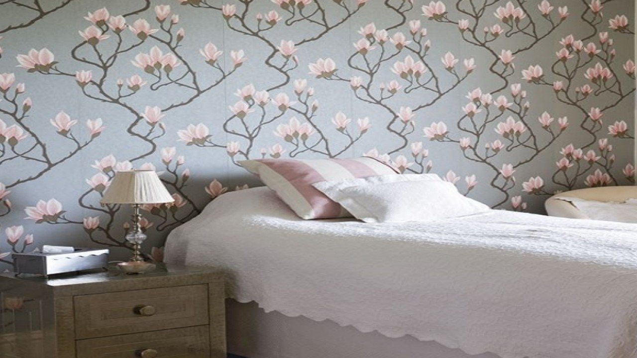 elegant florals on walls_interior trends