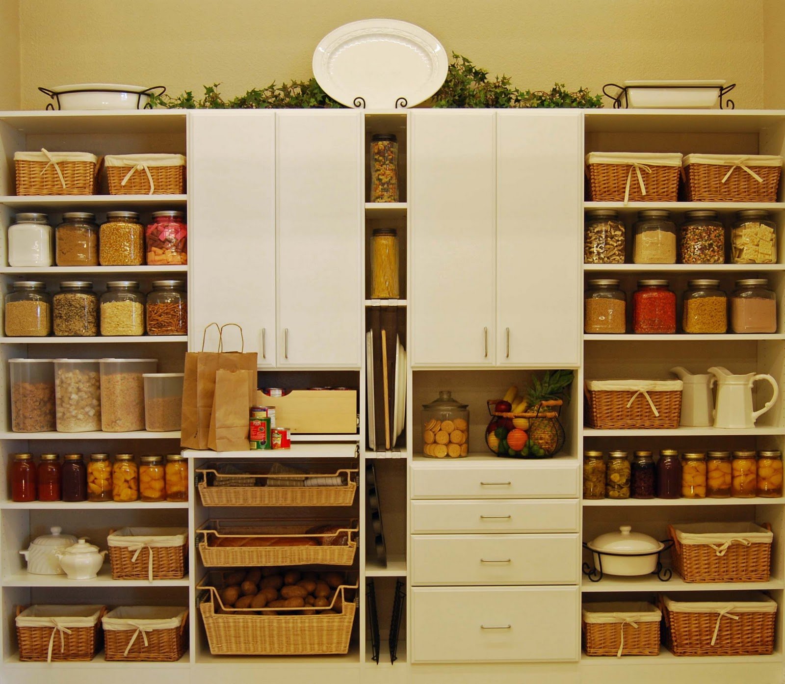 corner-pantry-cabinet