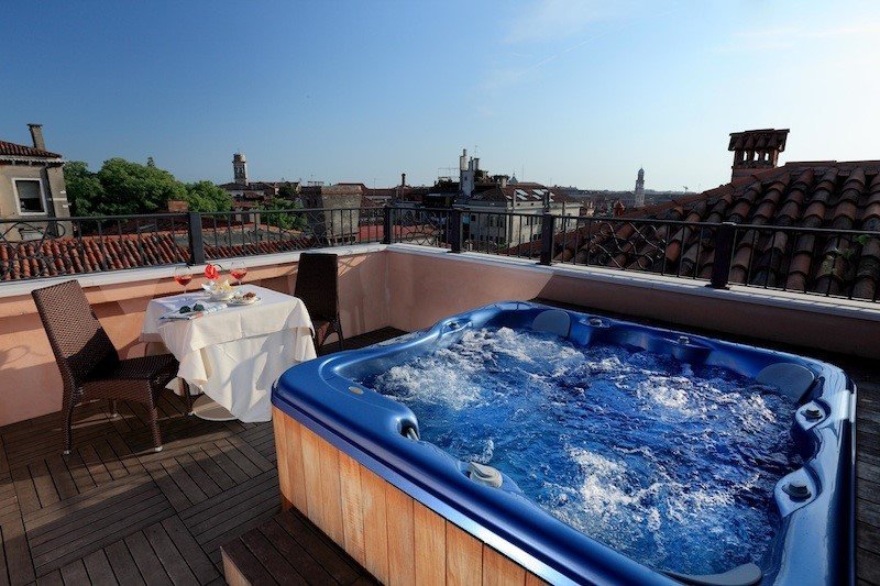 rooftop jacuzzi and pool