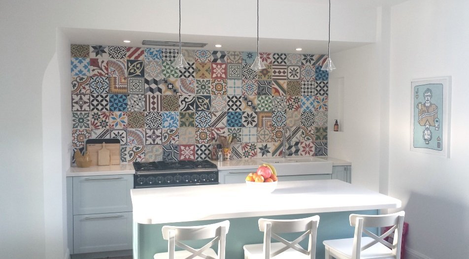 moroccan-encaustic-tile-kitchen-backsplash-patchwork-pattern-idea